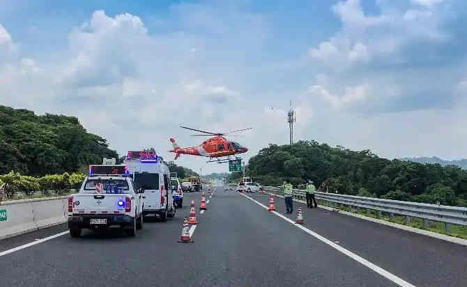 桑植高速公路汽车救援案例